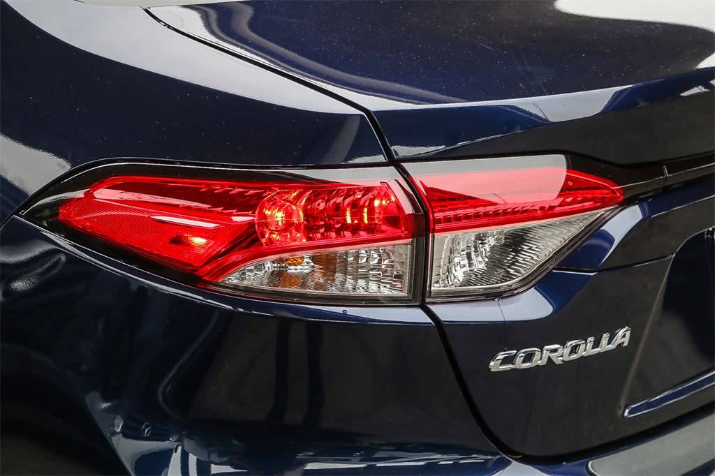 2022 Toyota Corolla LE 22