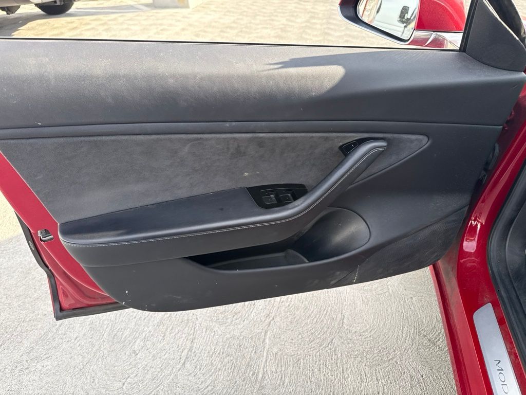 Thumbnail: 2018 Tesla Model 3 - 14
