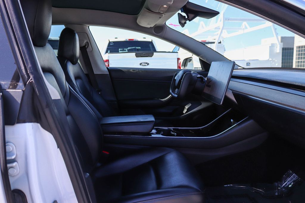 Thumbnail: 2020 Tesla Model 3 - 9