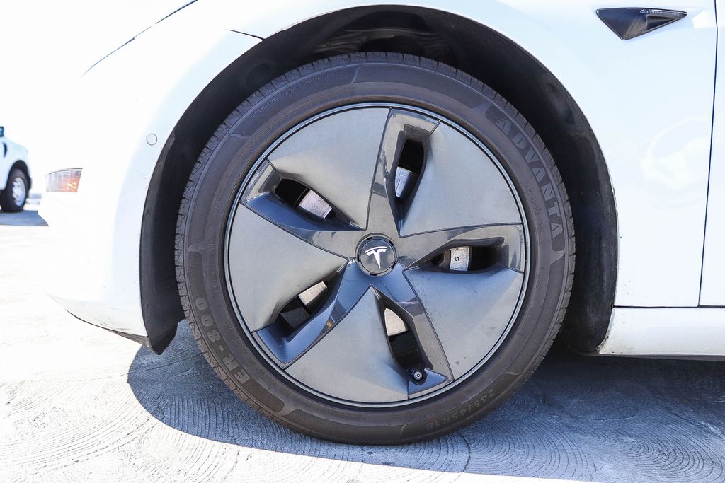 Thumbnail: 2020 Tesla Model 3 - 17