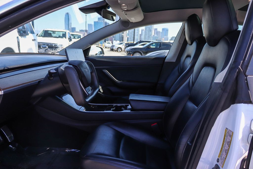 Thumbnail: 2020 Tesla Model 3 - 10