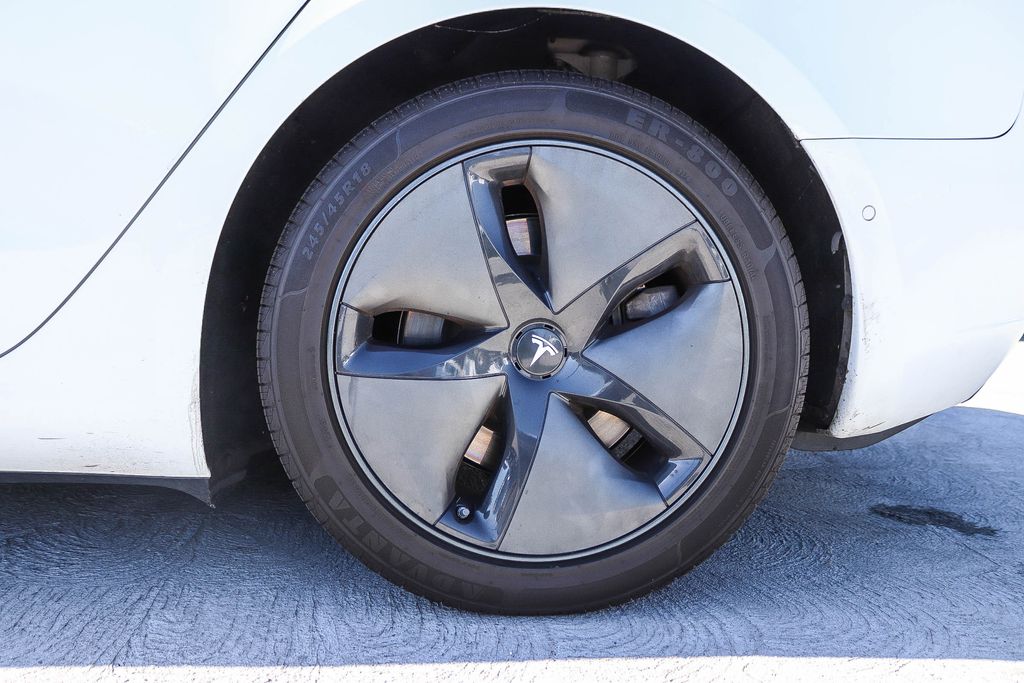 Thumbnail: 2020 Tesla Model 3 - 7