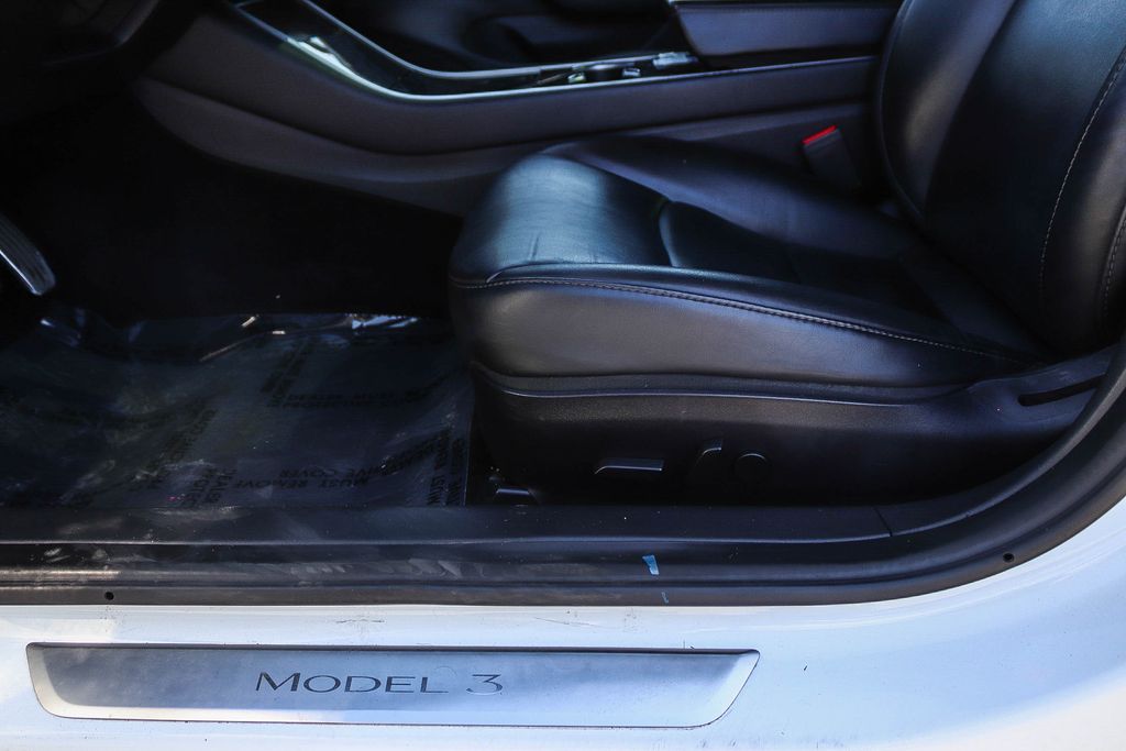 Thumbnail: 2020 Tesla Model 3 - 19
