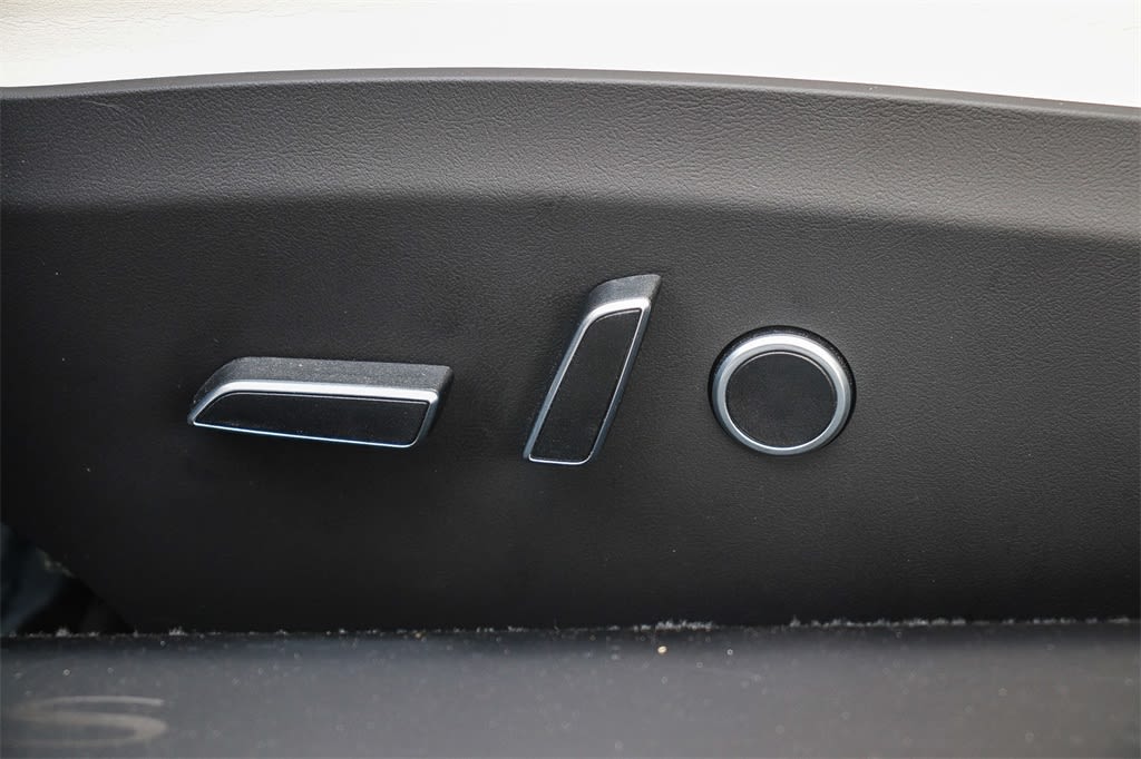 Thumbnail: 2022 Tesla Model S - 22