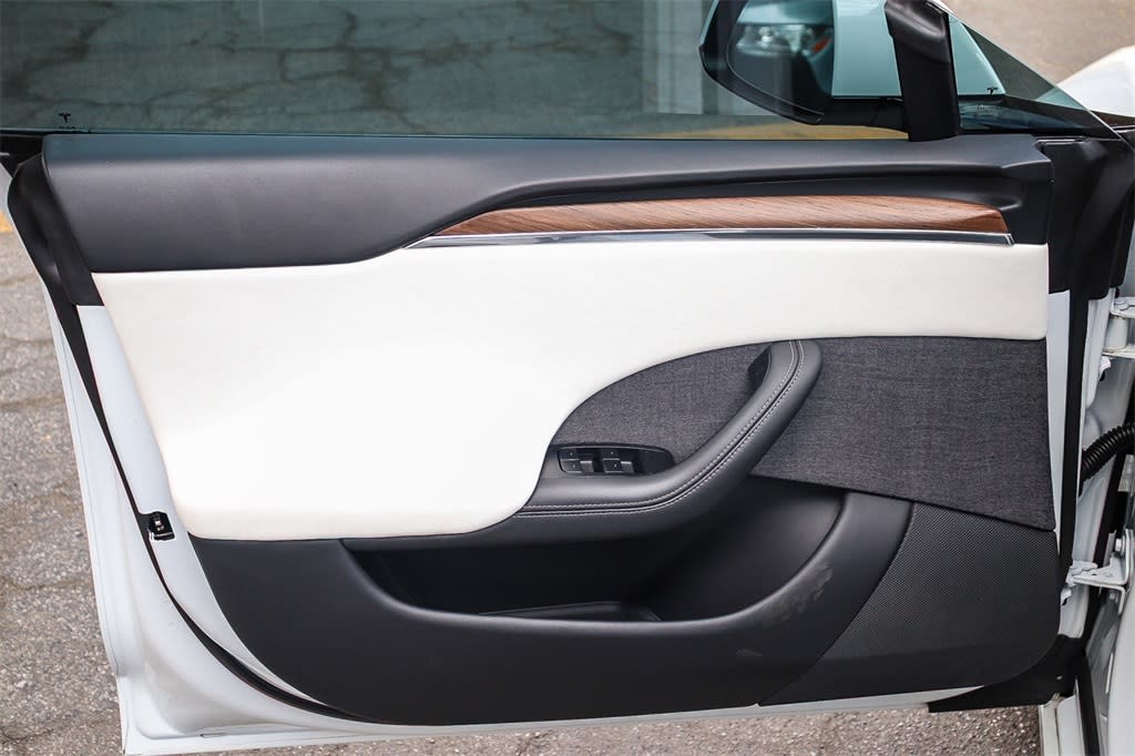 Thumbnail: 2022 Tesla Model S - 23