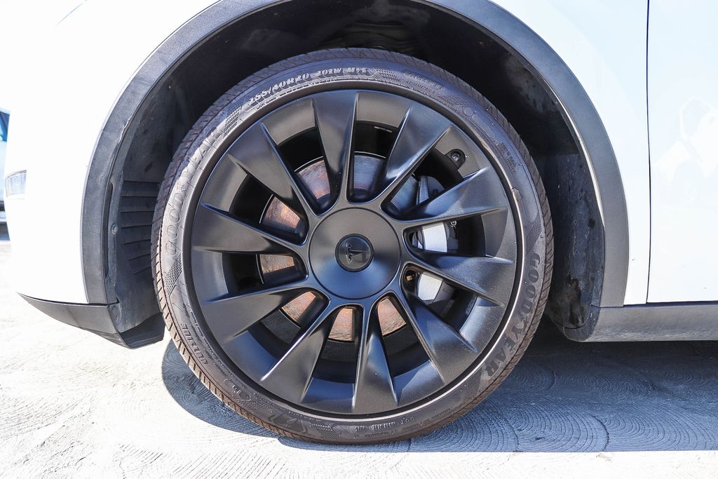 Thumbnail: 2020 Tesla Model Y - 17