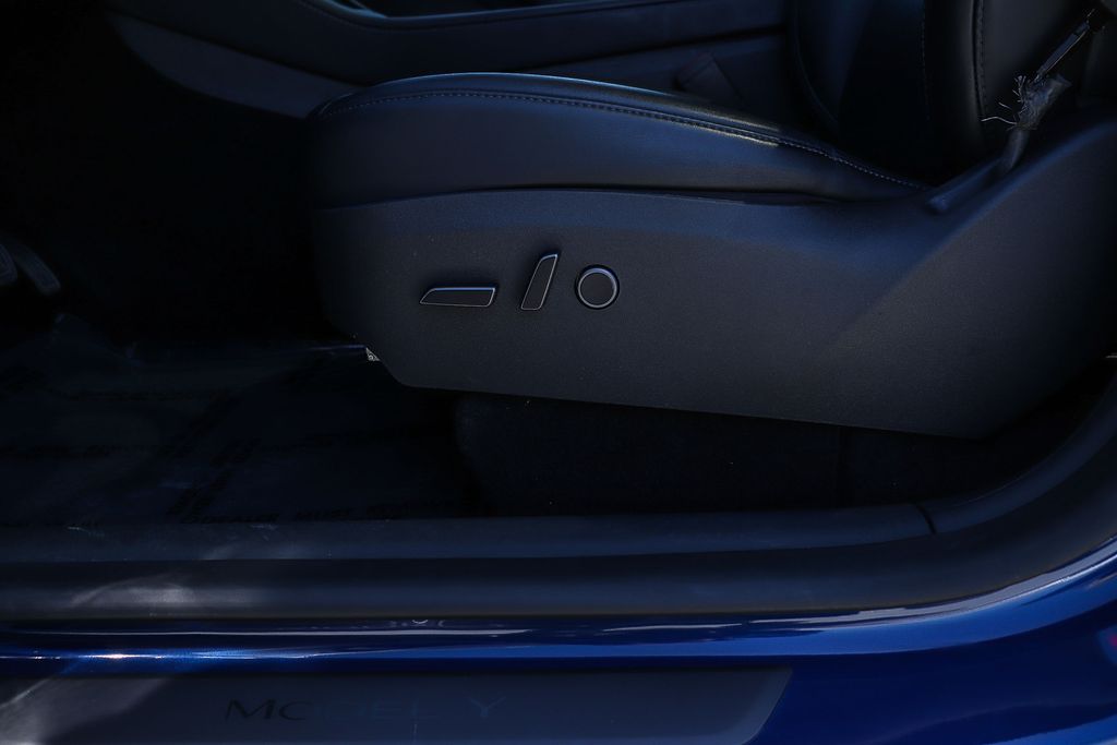 Thumbnail: 2023 Tesla Model Y - 23