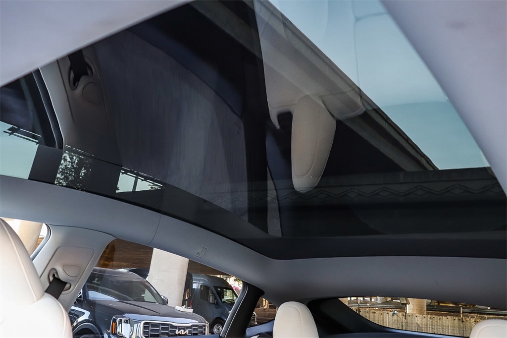 Thumbnail: 2023 Tesla Model Y - 10