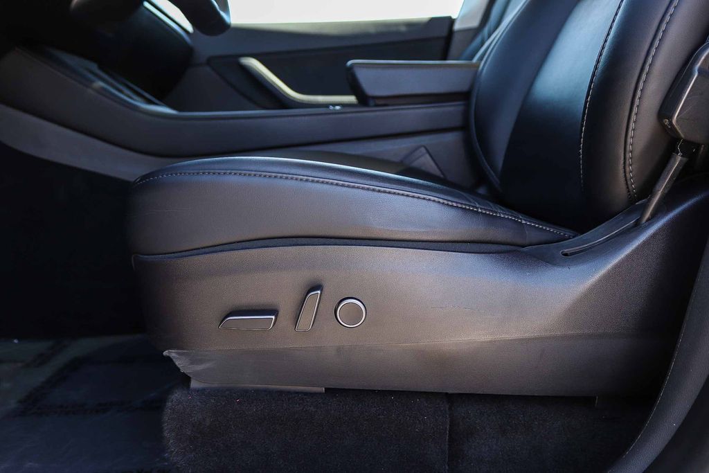 Thumbnail: 2022 Tesla Model Y - 21