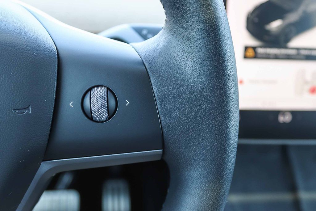 Thumbnail: 2022 Tesla Model Y - 24