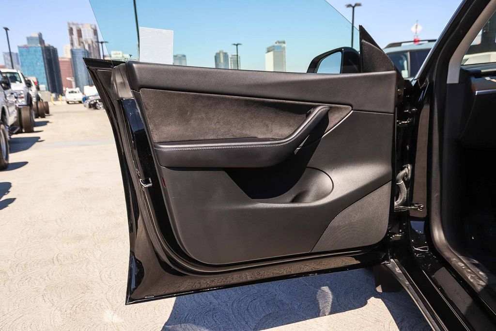 Thumbnail: 2022 Tesla Model Y - 22