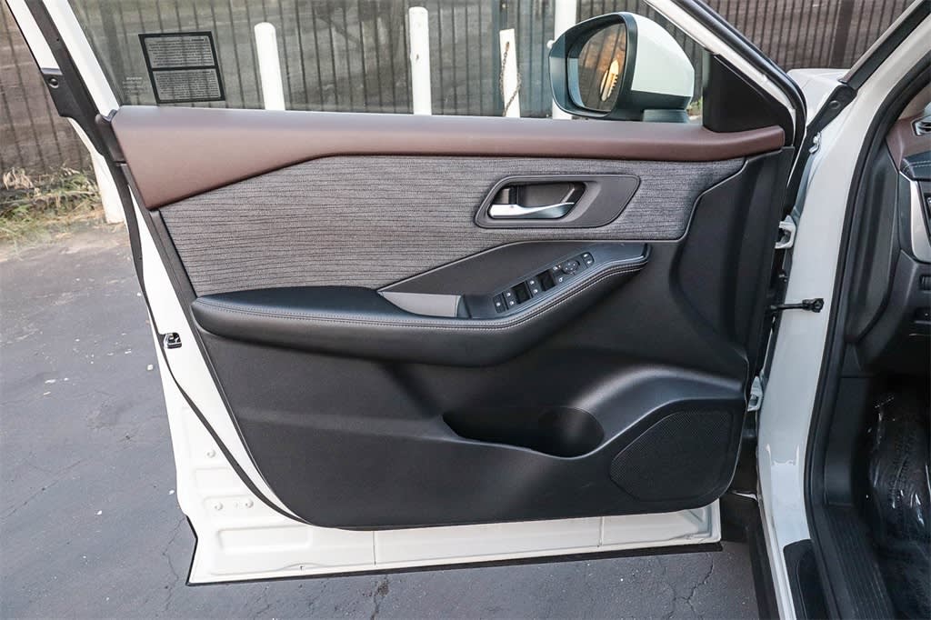 Thumbnail: 2023 Nissan Rogue - 27