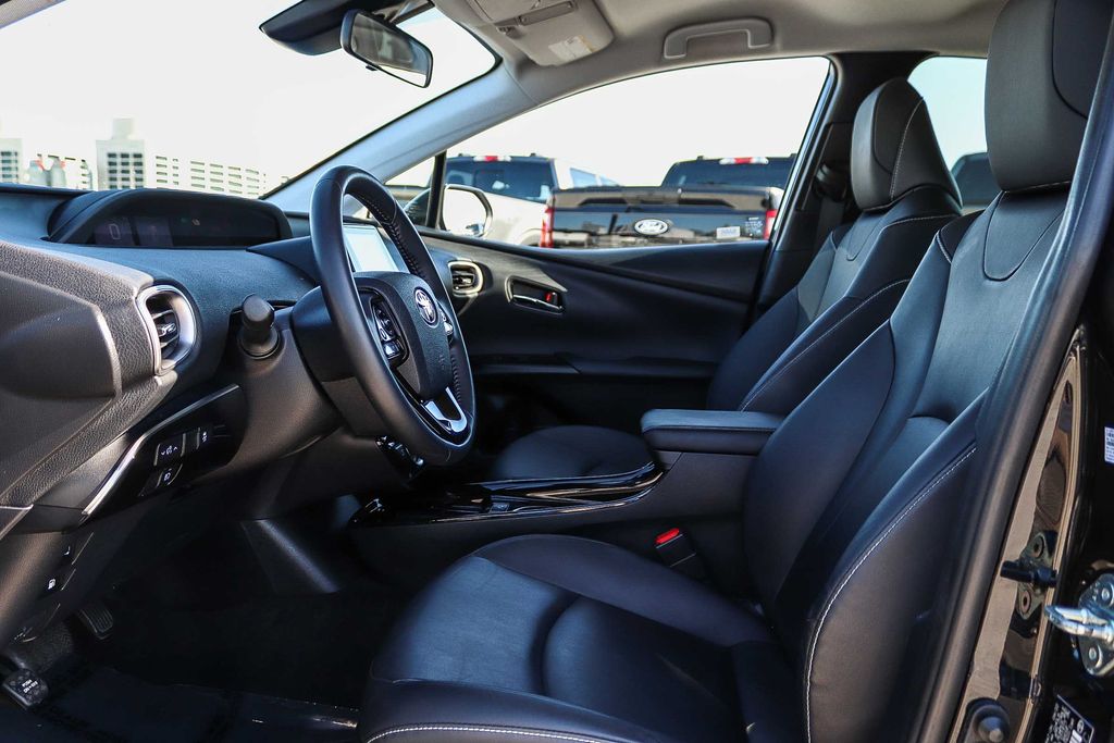 Thumbnail: 2022 Toyota Prius Prime - 11