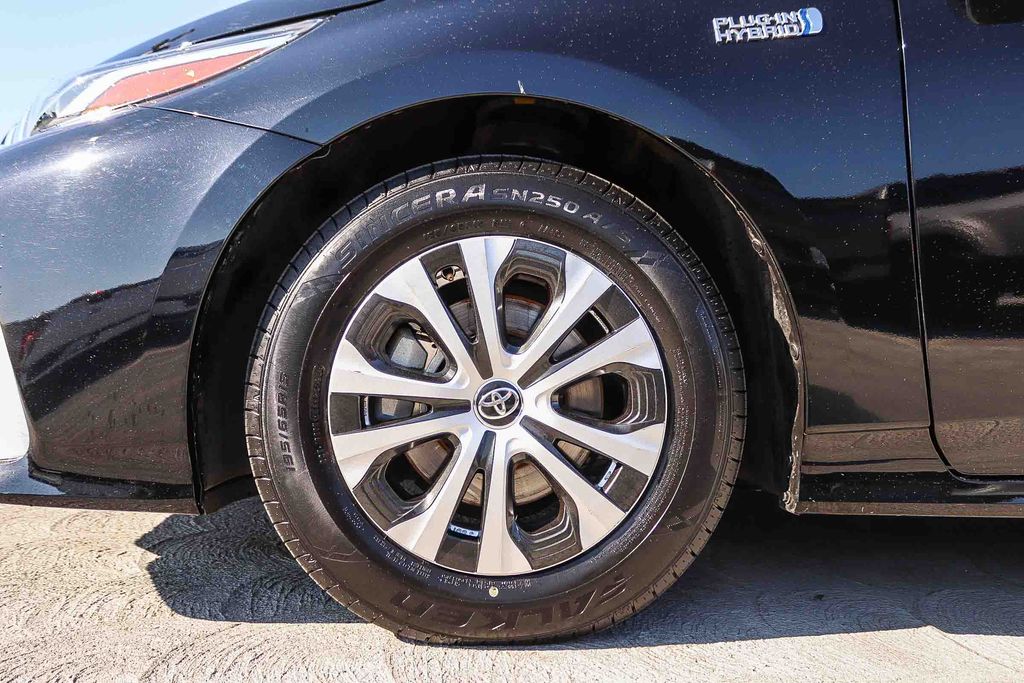 Thumbnail: 2022 Toyota Prius Prime - 19