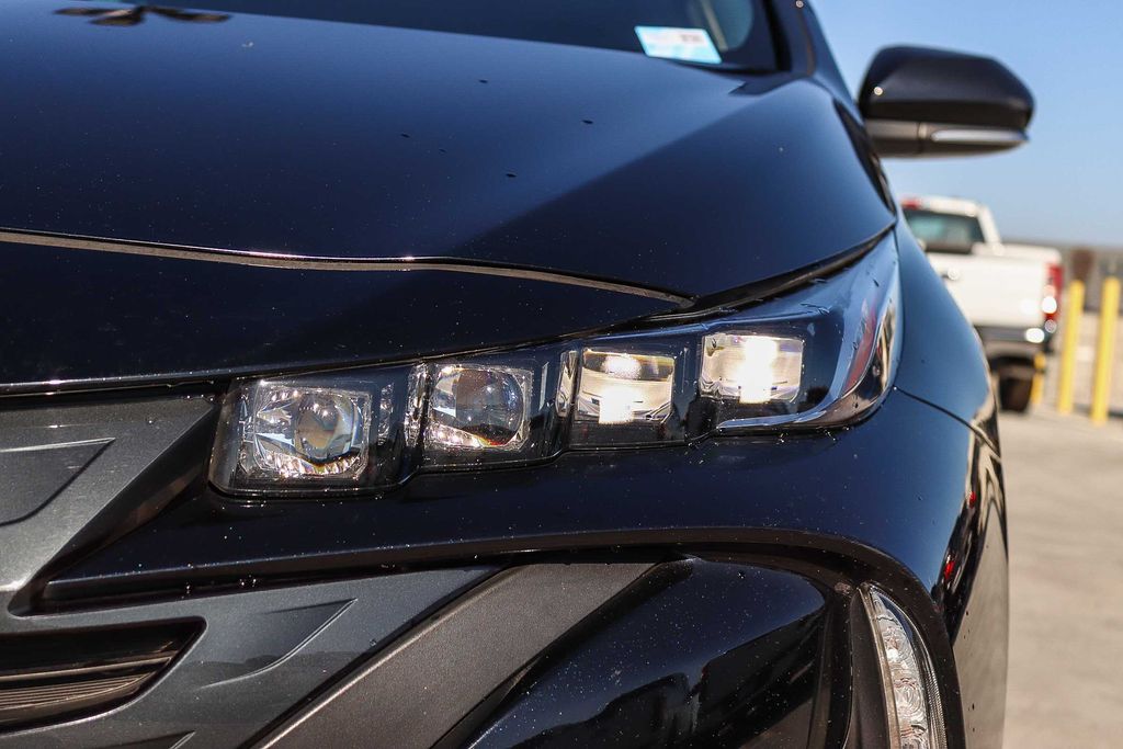 Thumbnail: 2022 Toyota Prius Prime - 6