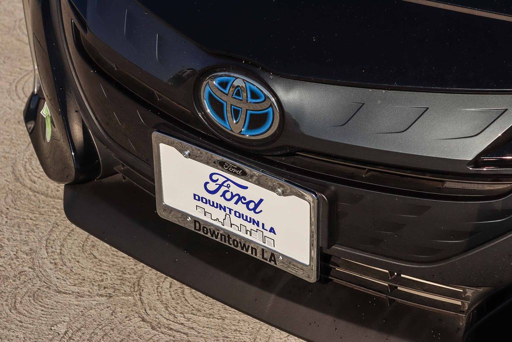 Thumbnail: 2022 Toyota Prius Prime - 17