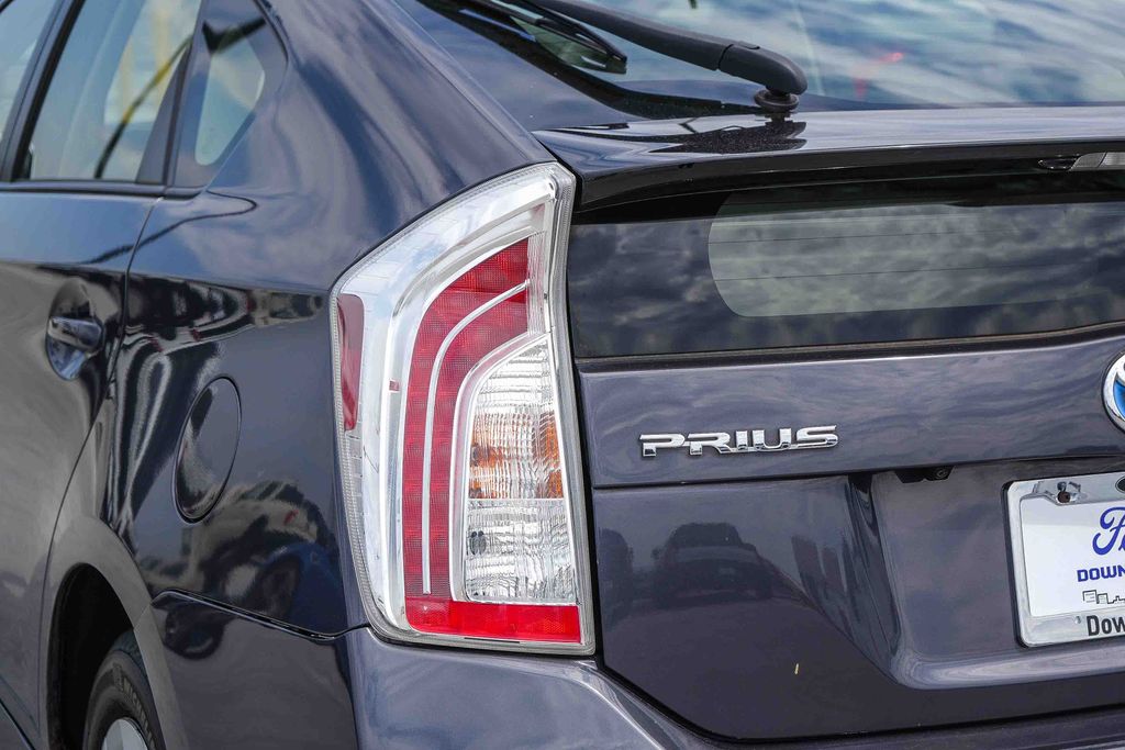 Thumbnail: 2015 Toyota Prius - 17