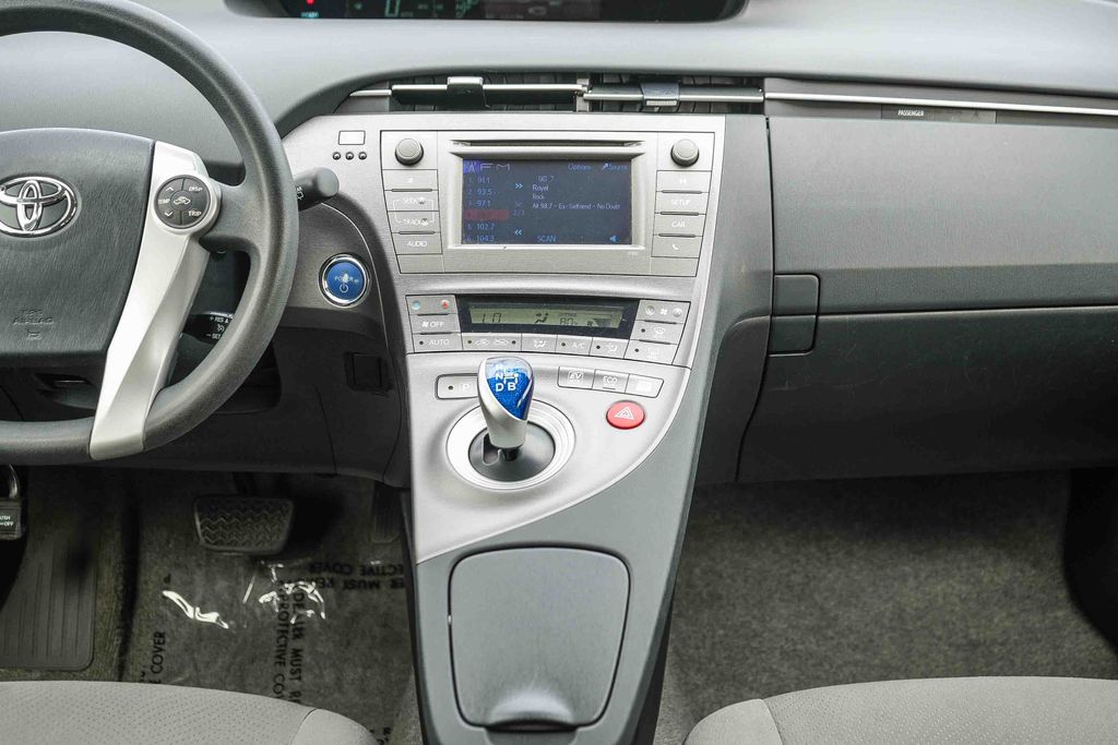 Thumbnail: 2015 Toyota Prius - 9