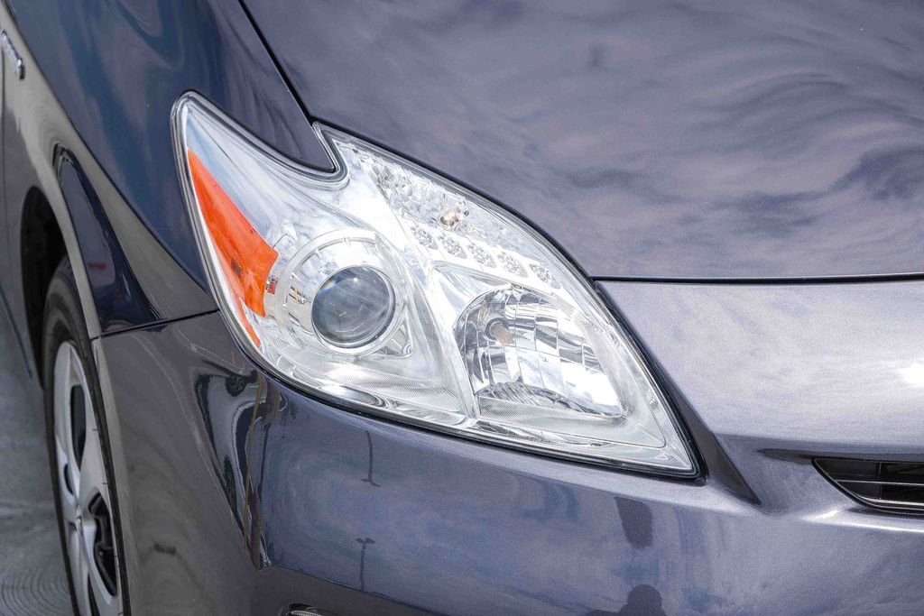 Thumbnail: 2015 Toyota Prius - 19