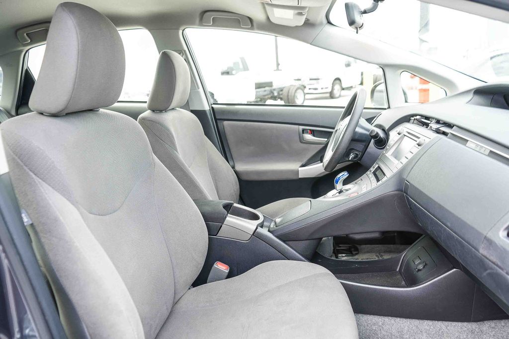 Thumbnail: 2015 Toyota Prius - 10