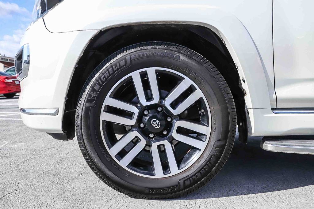 Thumbnail: 2018 Toyota 4Runner - 21