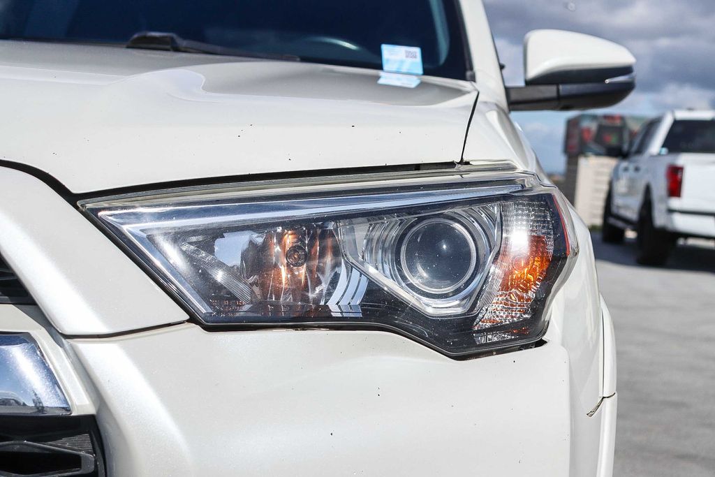 Thumbnail: 2018 Toyota 4Runner - 20