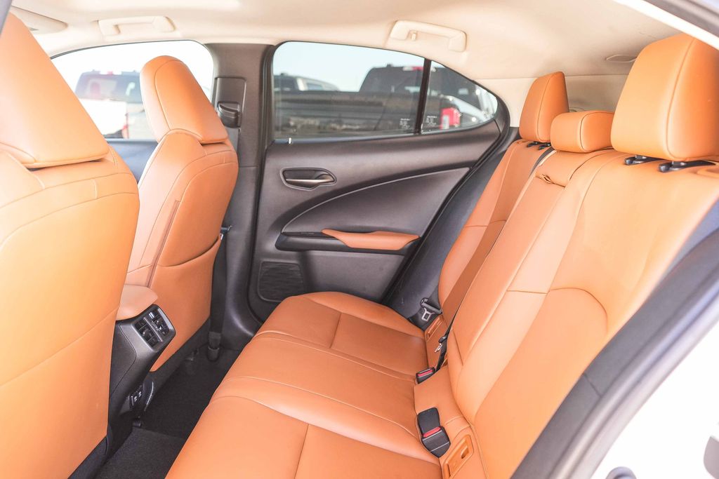 Thumbnail: 2020 Lexus UX - 11