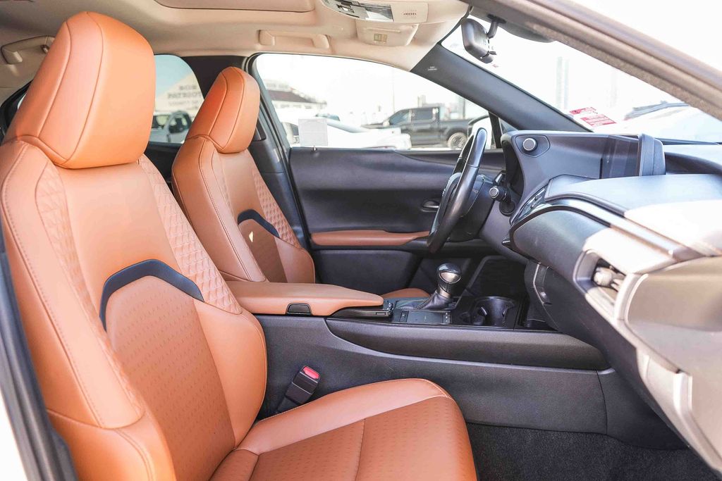 Thumbnail: 2020 Lexus UX - 9