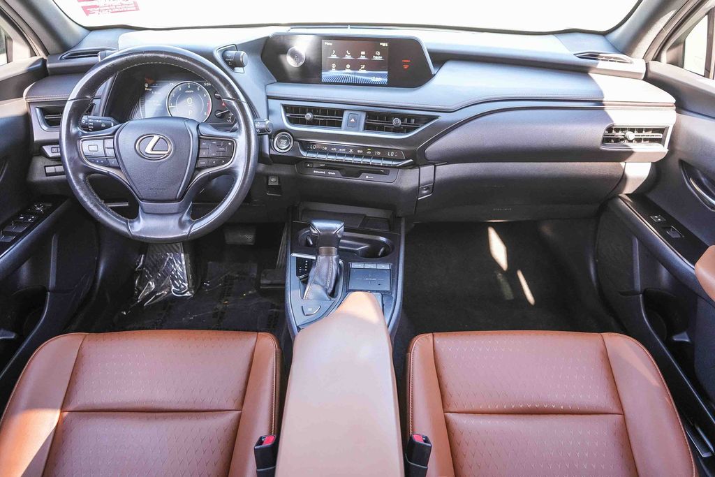 Thumbnail: 2020 Lexus UX - 2