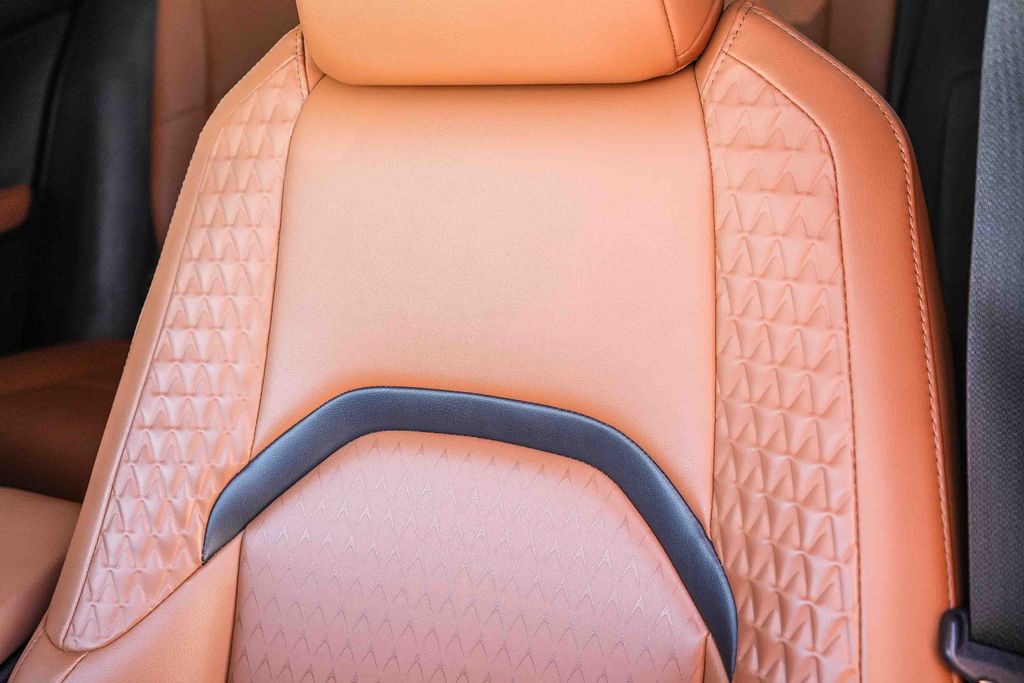 Thumbnail: 2020 Lexus UX - 28