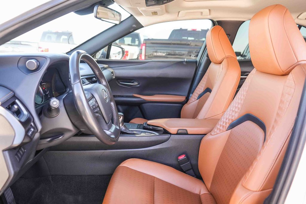 Thumbnail: 2020 Lexus UX - 10