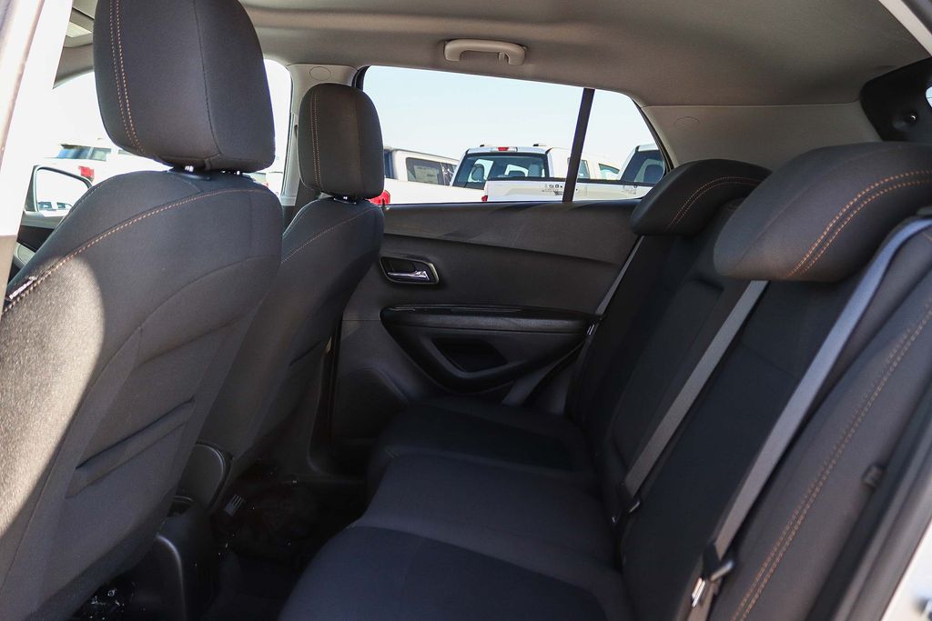 Thumbnail: 2022 Chevrolet Trax - 23