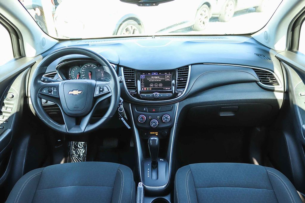 Thumbnail: 2022 Chevrolet Trax - 2