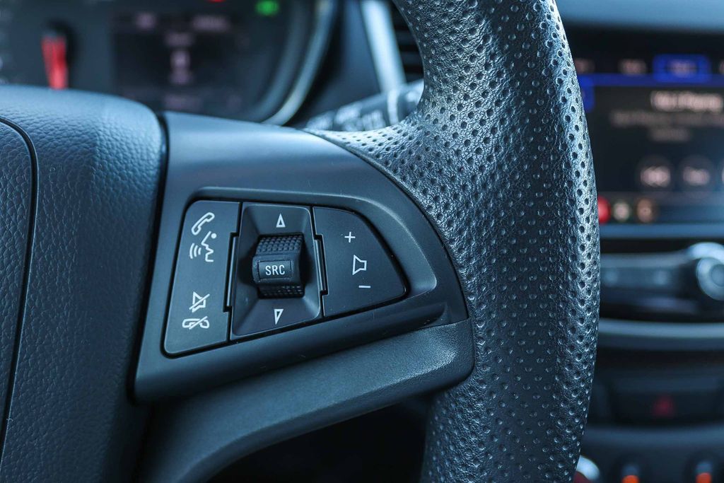 Thumbnail: 2022 Chevrolet Trax - 27