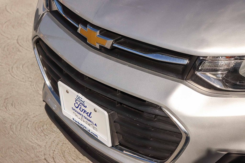 Thumbnail: 2022 Chevrolet Trax - 6