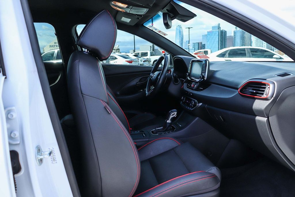Thumbnail: 2020 Hyundai Elantra - 10