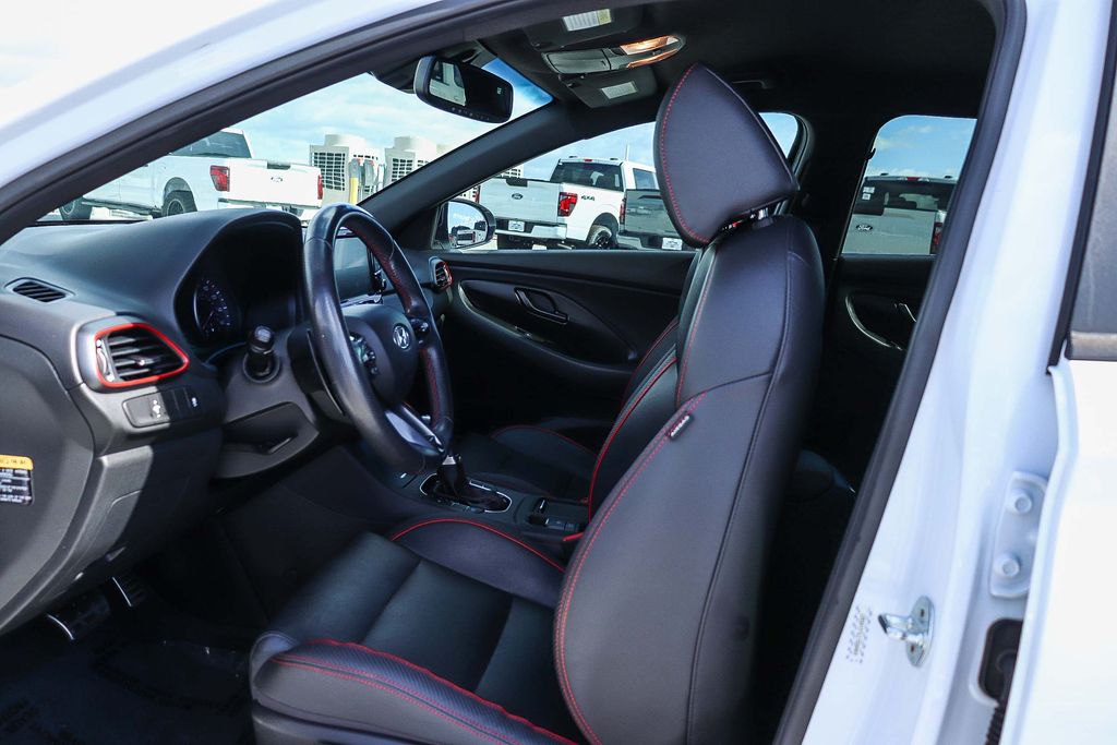 Thumbnail: 2020 Hyundai Elantra - 11