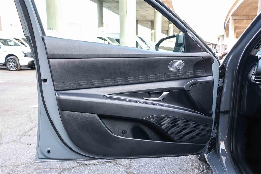 Thumbnail: 2022 Hyundai Elantra - 25