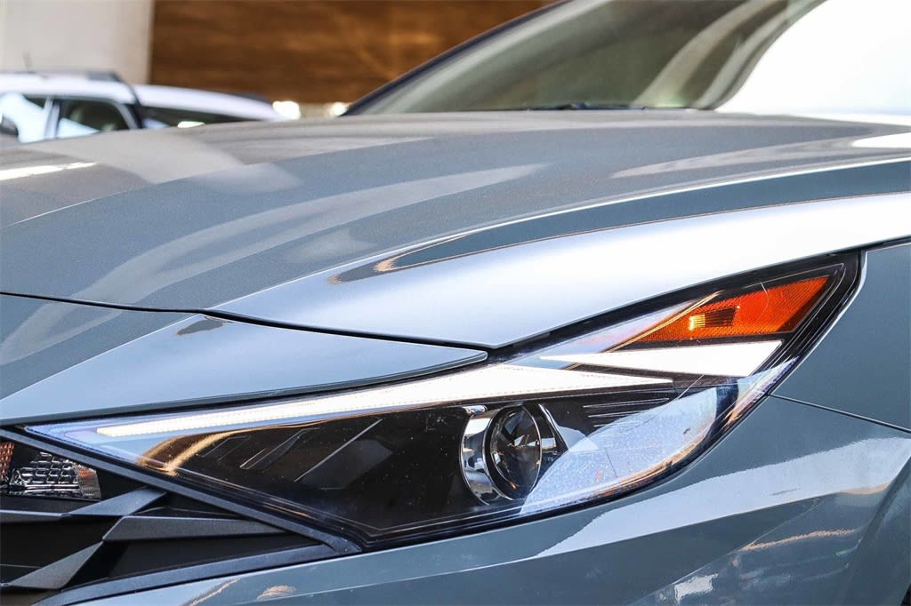 Thumbnail: 2022 Hyundai Elantra - 21