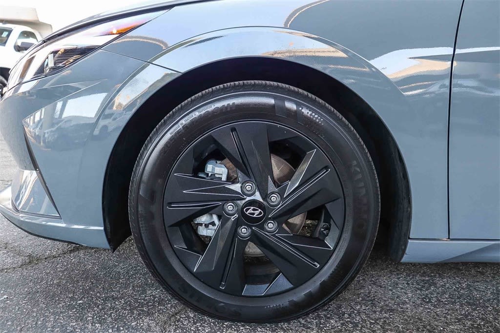 Thumbnail: 2022 Hyundai Elantra - 22