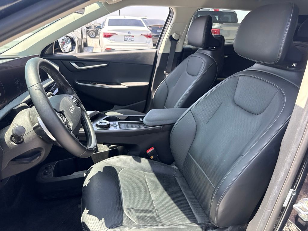 Thumbnail: 2022 Kia EV6 - 6