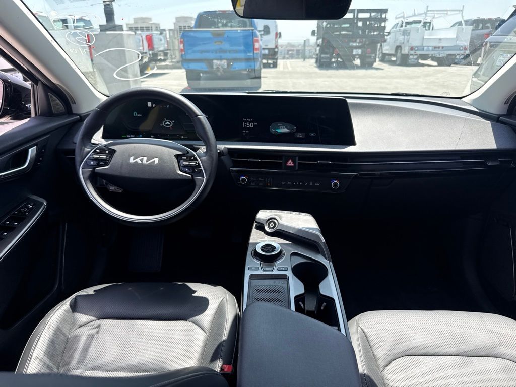Thumbnail: 2022 Kia EV6 - 2