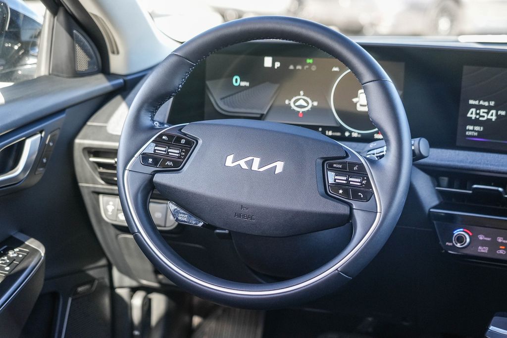 Thumbnail: 2022 Kia EV6 - 9