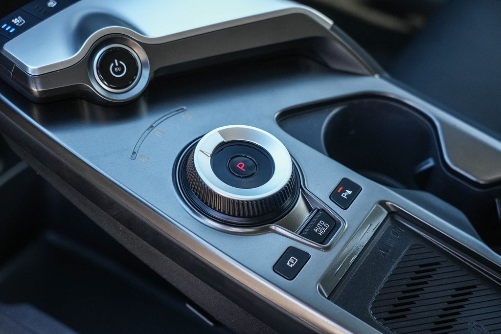 Thumbnail: 2022 Kia EV6 - 22