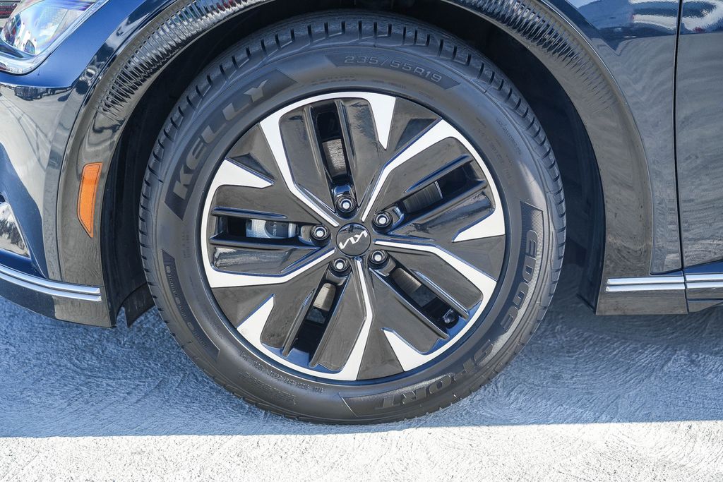 Thumbnail: 2022 Kia EV6 - 20