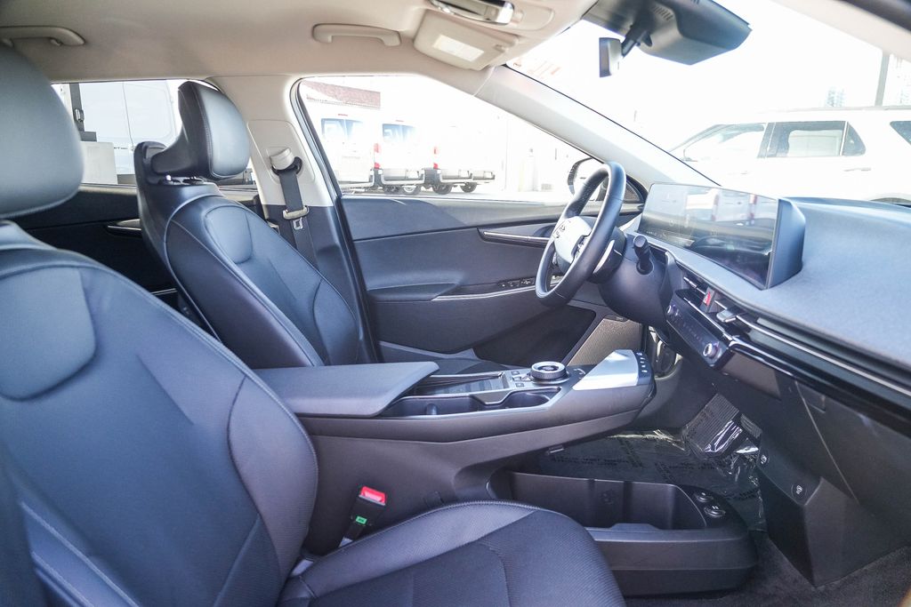 Thumbnail: 2022 Kia EV6 - 10