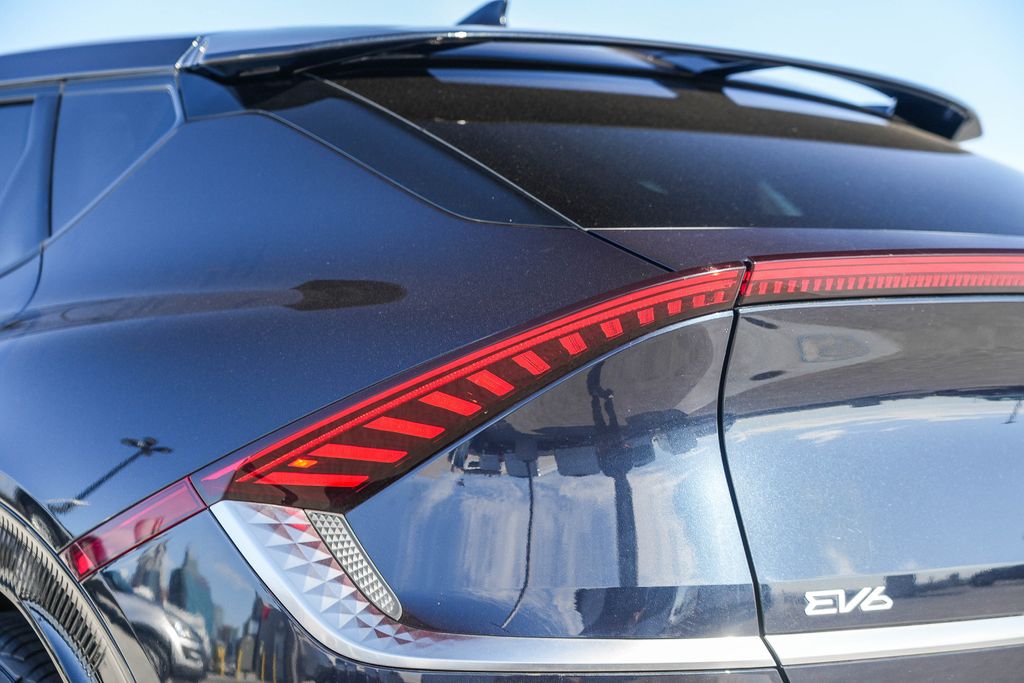 Thumbnail: 2022 Kia EV6 - 19