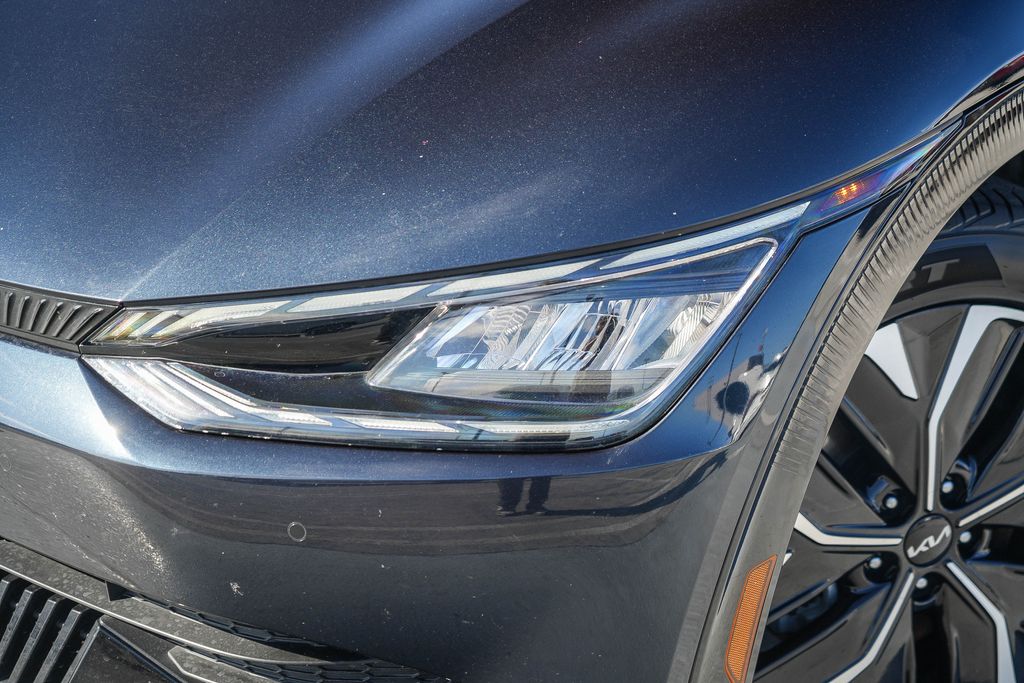 Thumbnail: 2022 Kia EV6 - 16
