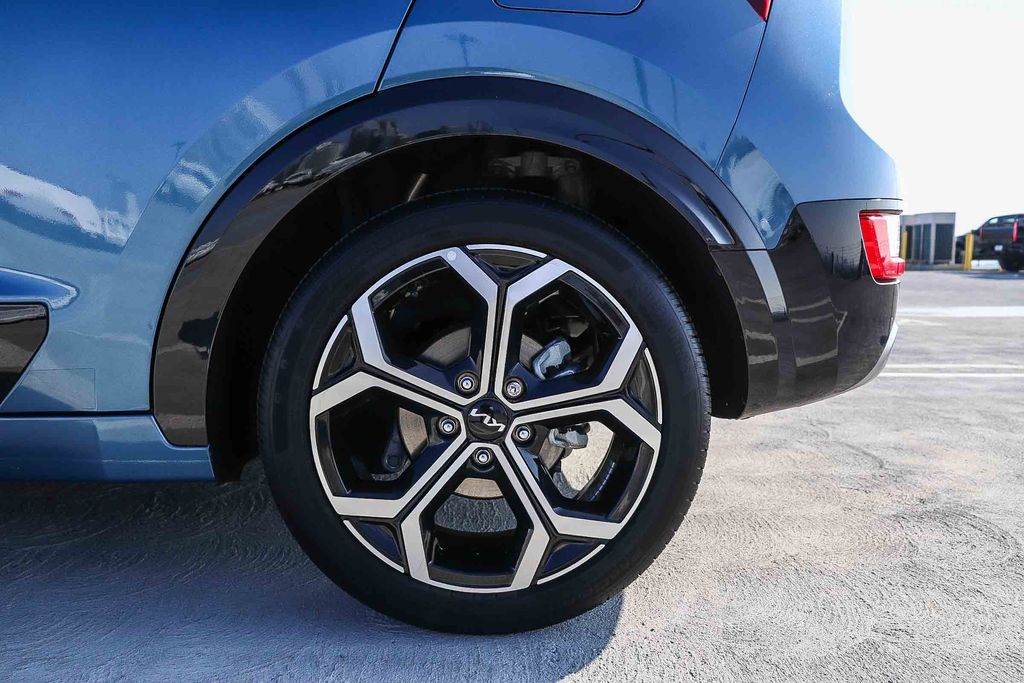 Thumbnail: 2024 Kia Niro - 7