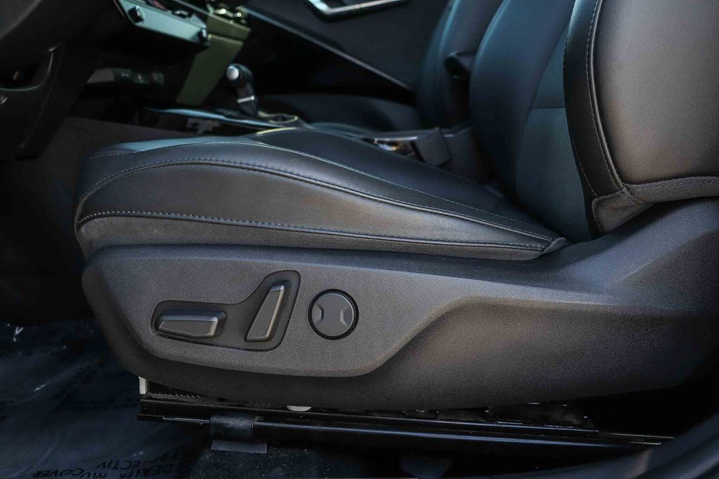 Thumbnail: 2024 Kia Niro - 24